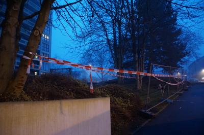 Boeblingen: Acht Autos fangen in Tiefgarage Feuer! Bewohner evakuiert.